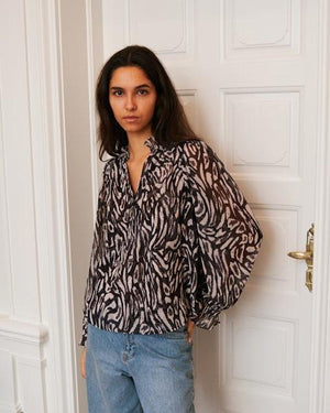 Neo Noir Graphic Leo Bluse
